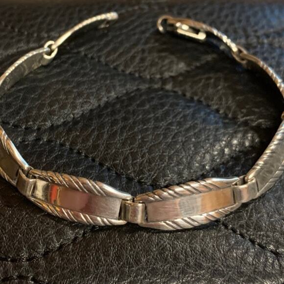 Retired James Avery Sterling Silver Linked  Bracelet - Picture 1 of 5